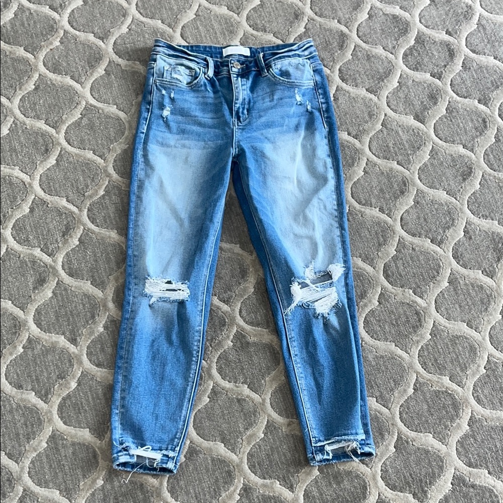 Casual Distressed Jeans in Classic Blue